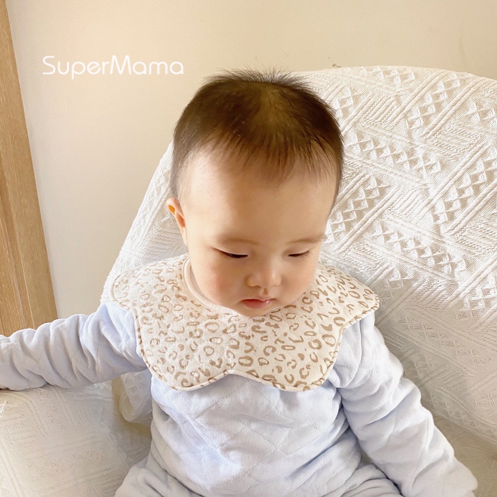 Yếm ăn in hình dễ thương cho bé
