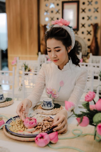 Mấn cô dâu đính hoa phụ kiện cưới