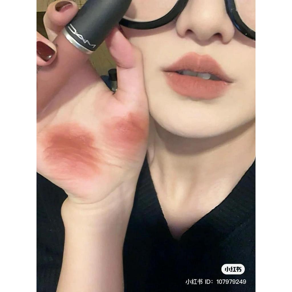 Son kem MAC Powder Kiss Liquid - 996 Date-Maker