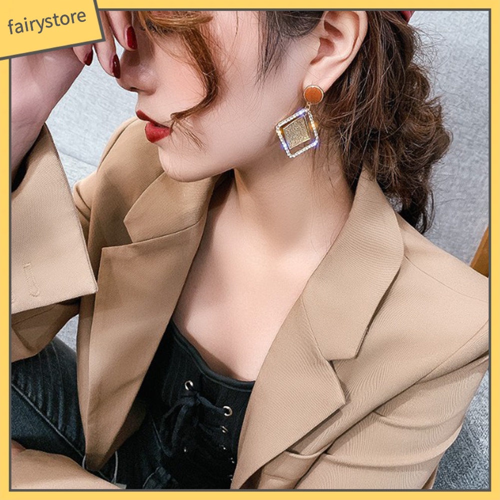 Bông Tai Dáng Dài Tạo Hình Độc Đáo Cho Nữ