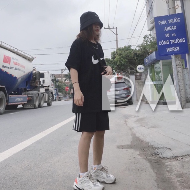 Bộ đùi nữ dấu phẩy