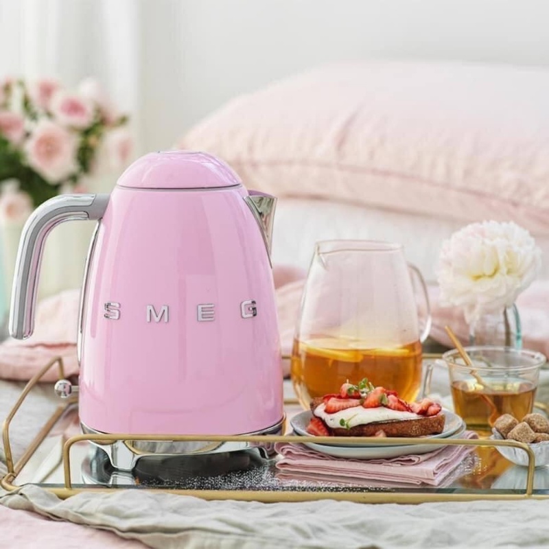 [Mã ELHADEV giảm 4% đơn 300K] Ấm siêu tốc mini SMEG KLF05PKEU - màu hồng (0,8L)