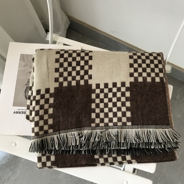 Khăn choàng cổ cashmere họa tiết caro phong cách Hàn Quốc dễ phối đồ cho nữ thời trang mùa thu đông