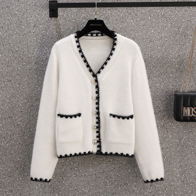Cổ Áo Cardigan Màu Đen Mượt Mà Cổ Điển Đẹp