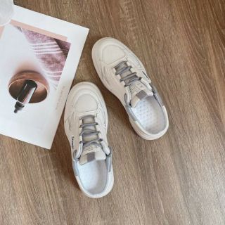Giày thể thao hở gót 01
