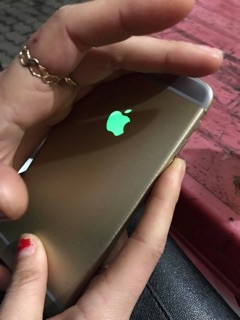 Logo táo phát sáng cho iphone.