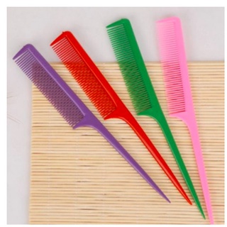 Lược mini chải đầu đuôi nhọn (Shop giao màu ngẫu nhiên)