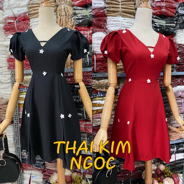 [Mã WASTMAY giảm 15% tối đa 30K đơn 150K] Đầm xoè đen đính hoa nổi | BigBuy360 - bigbuy360.vn