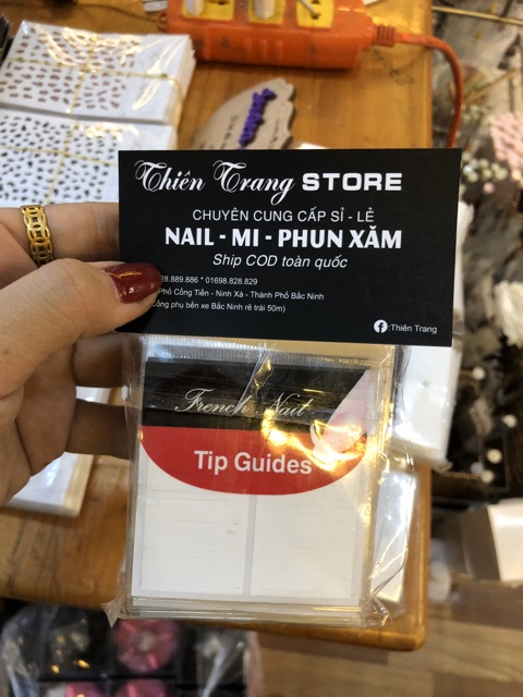 Tấm dán phen đầu móng