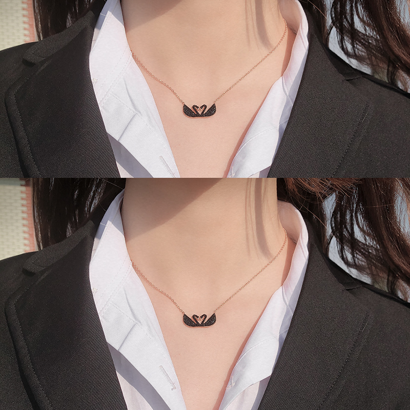 Swan Face Necklace with Stones Fashion For Women