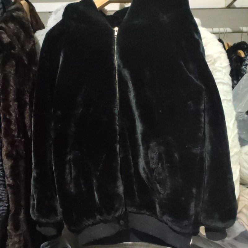 Áo kháo nhung đen có mũ