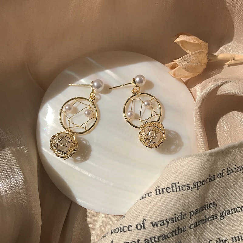 Bông tai tròn đính hạt