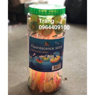 Lọ 50 chiếc kẹo mút hương trái cây có que phát sáng