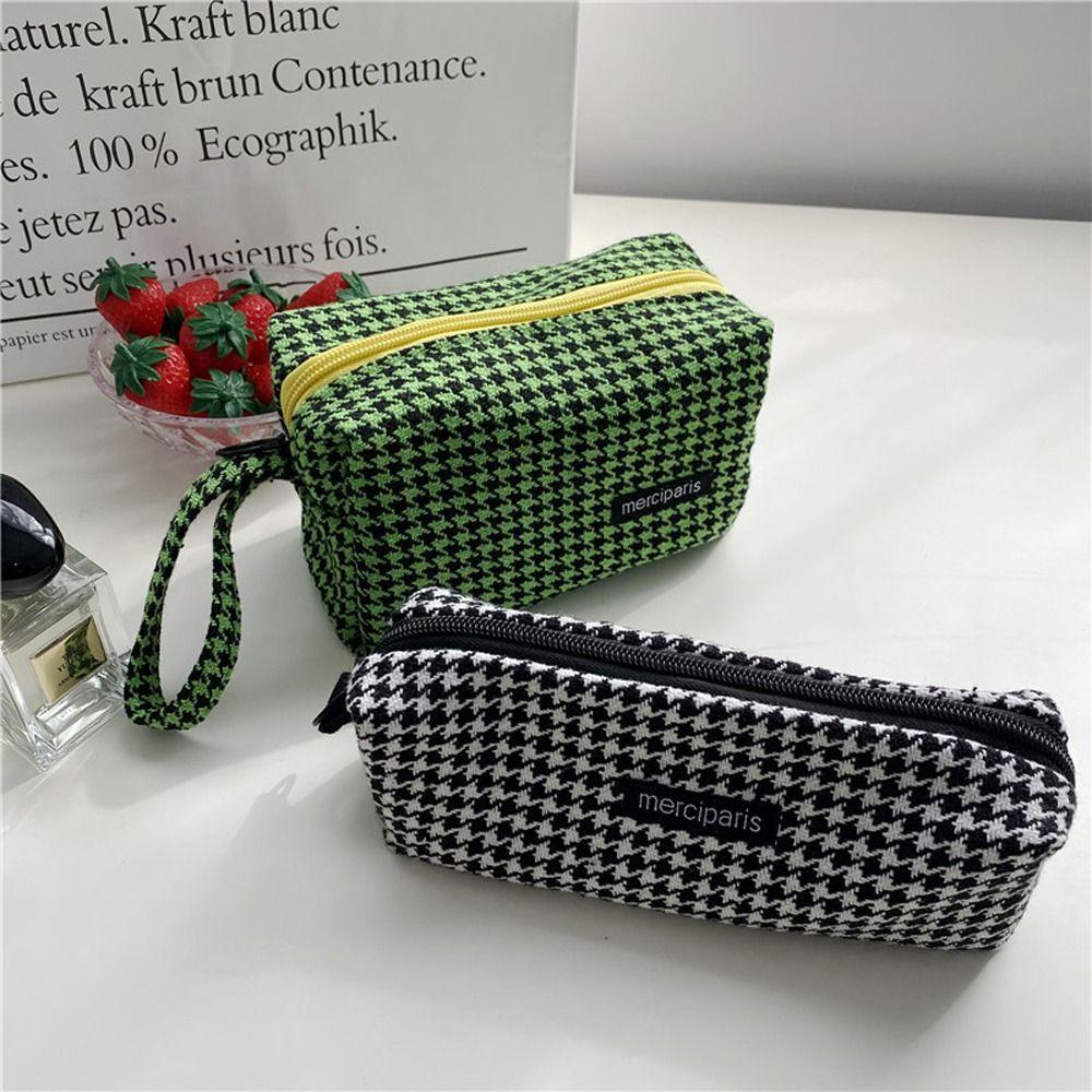 Ví Đựng Bút Chì / Đồ Trang Điểm Bằng Polyester Sức Chứa Lớn Có Dây Đeo Cổ Tay Làm Quà Sinh Nhật Cho Bạn Nữ