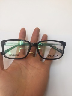 Gọng kính prada của ý