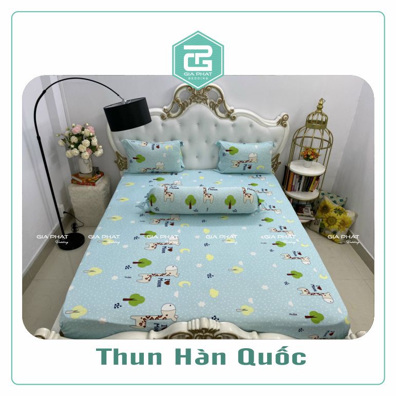 Bộ Ga Gối Thun Lạnh Hàn Quốc 4 Món họa tiết Hươu cao cổ ( 1 ga bọc + 2 vỏ gối nằm + 1 vỏ gối ôm )