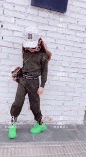 Bộ cotton cho bé gái ( kèm ảnh thật và khách mặc )