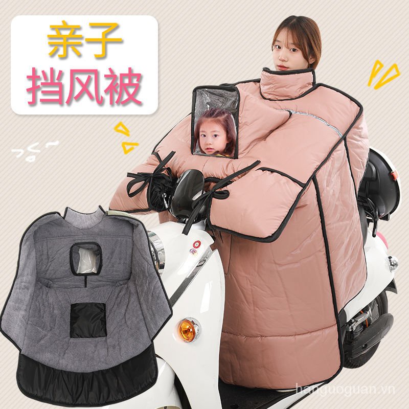 Tấm đệm chắn gió bằng vải lông cừu dày dặn phù hợp cho phụ huynh và con trẻ giữ ấm hiệu quả vào mùa đông khi đi xe máy