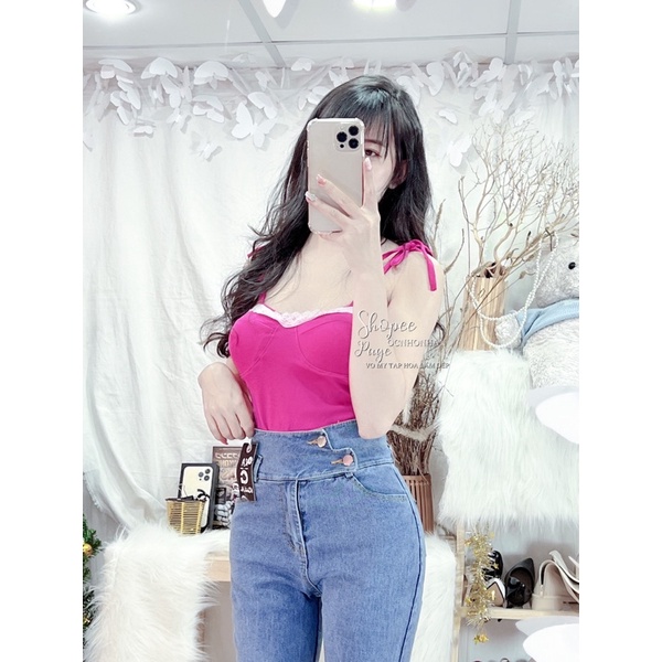 Set quần jean ôm phối áo dây viền ren