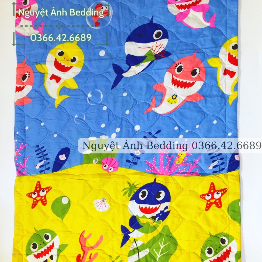 Chăn mền cho bé đi học mầm non mẫu BABY SHARK poly cotton, chăn được trần bông gòn sạch, chăn trẻ em loại đẹp