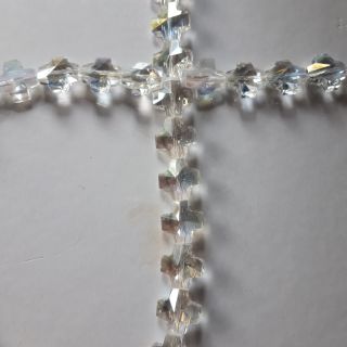 Mặt đá pha lê hình thánh giá 2.500đ/1 viên