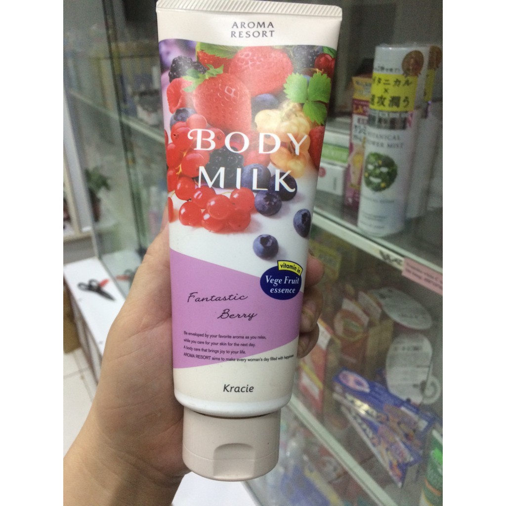 Sữa dưỡng thể hương dâu Aroma Resort Kracie body milk 220g
