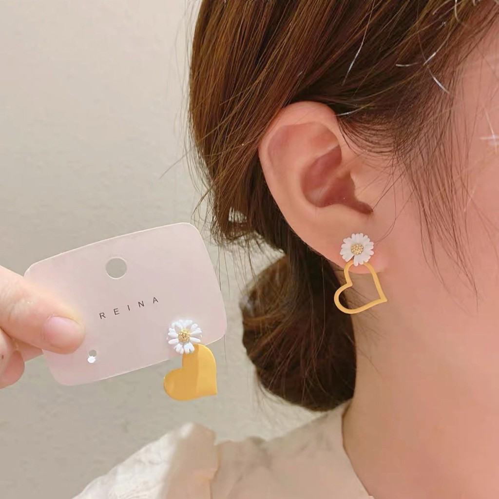Khuyên Tai Hình Hoa Cúc Vàng Đáng Yêu Phong Cách Hàn Quốc Mới