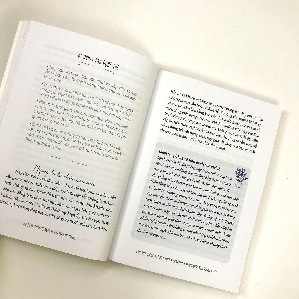 Sách - At Home With Madame Chic - Thanh Lịch Từ Những Khoảnh Khắc Đời Thường | BigBuy360 - bigbuy360.vn