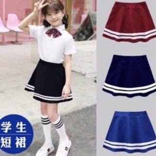 chân váy xòe viền gấu
