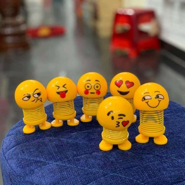 Combo con emoji đa sắc thái ngẫu nhiên