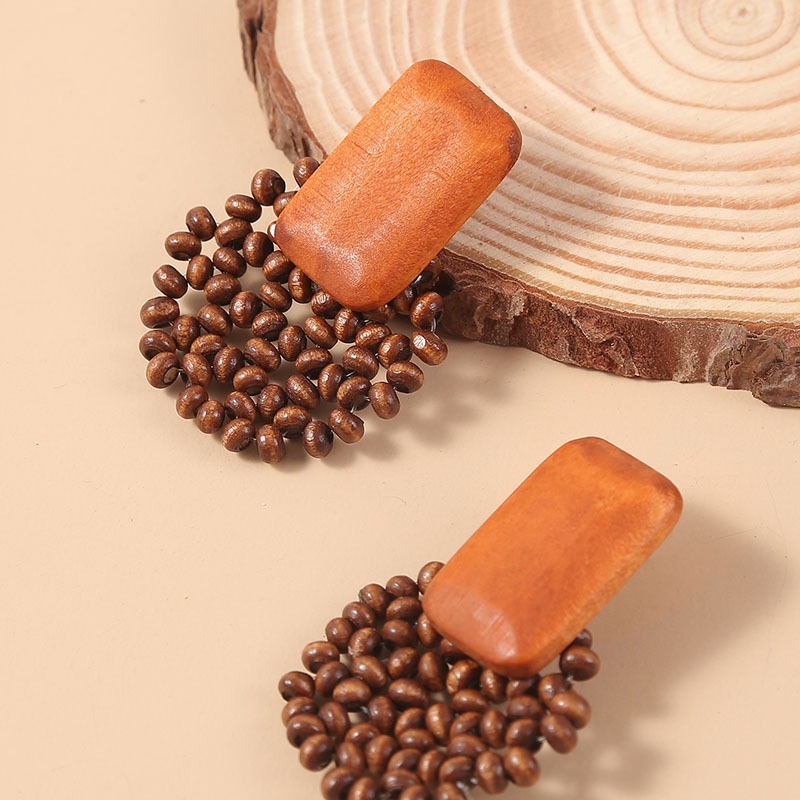 Đôi Khuyên Tai Dài Đính Hạt Gỗ Thời Trang Cho Nữ