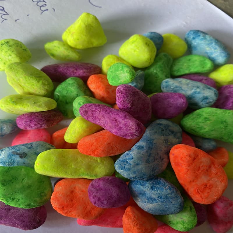Sỏi nhiều màu trang trí sân vườn cây cảnh, hồ cá túi khoãng 600g