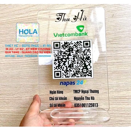 Mã QR in theo yêu cầu. chất liệu mica để bàn.