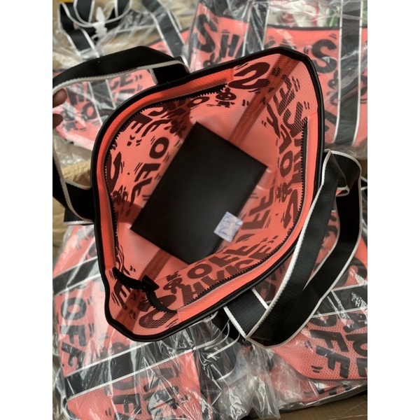 TÚI TOTE SHAK…E OF HÀNG CỰC LẠ MẮT