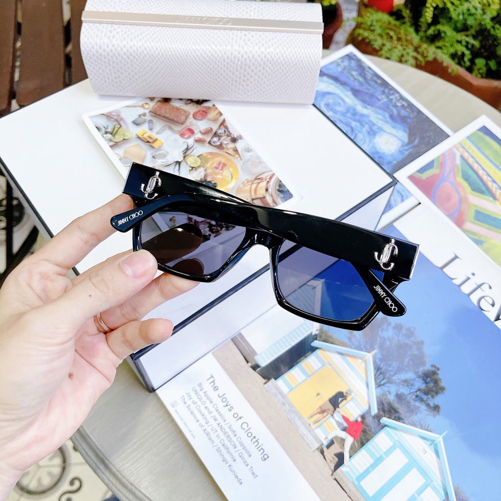 Kính mát Jimmy Choo viền đen, mặt nhũ