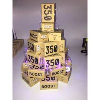 Móc khóa giày sneaker 3D  Yeezy Boost 350 V2 - 1 chiếc