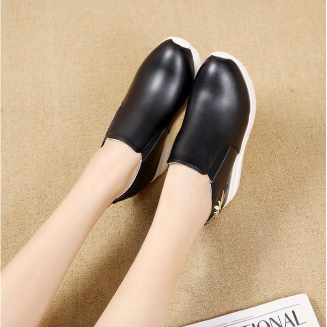 Giày Slip on độn 7p siêu mềm siêu nhẹ 3 màu đen ,trắng ,bạc | BigBuy360 - bigbuy360.vn