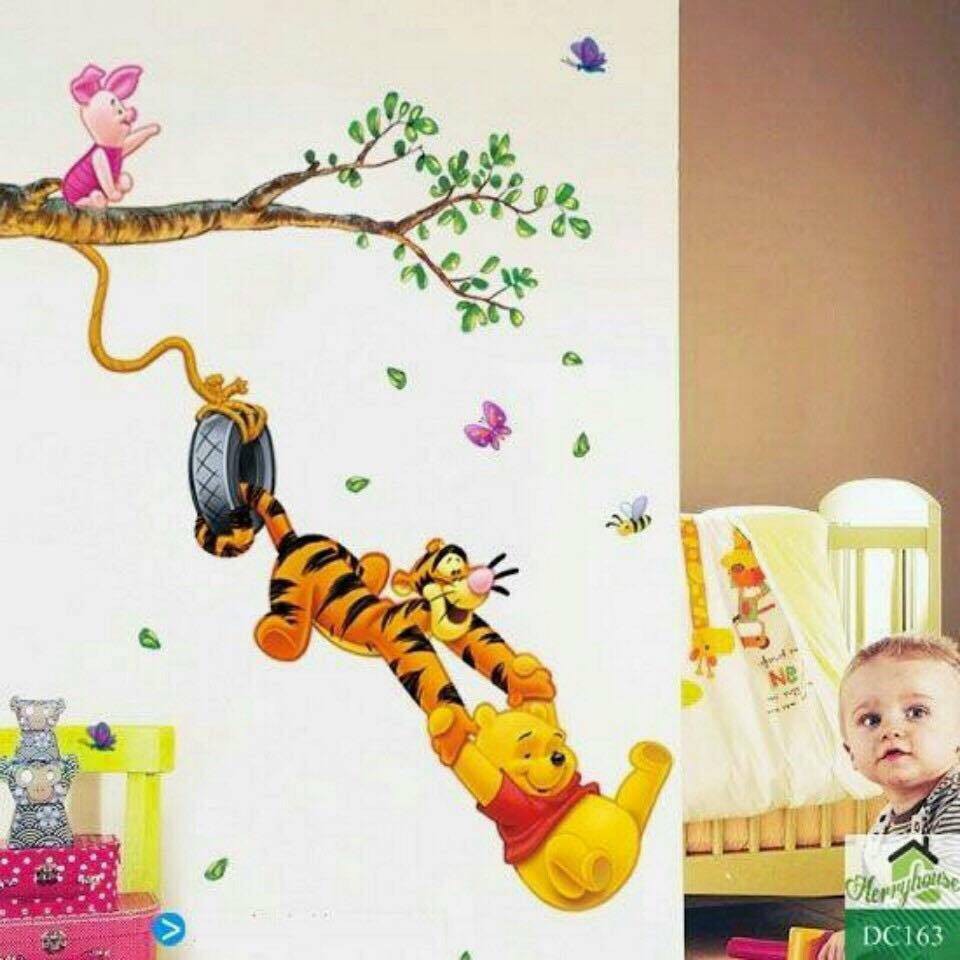 Decal dán tường Pooh đu cây