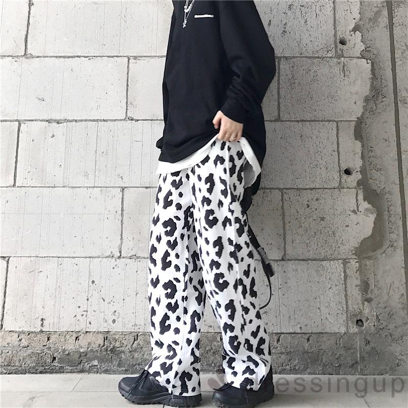 Quần lưng cao form rộng họa tiết bò sữa trẻ trung cho nữ | BigBuy360 - bigbuy360.vn