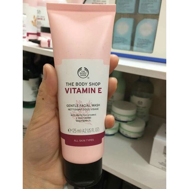 Sữa rửa mặt Vitamin E Gentle Facial Wash