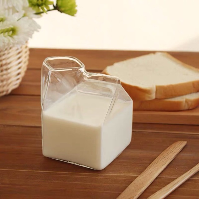 Bình đựng nước thuỷ tinh hình hộp sữa xinh xắn