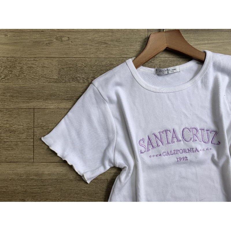 Áo croptop nữ thêu chữ SanTa Cruz Viền Bèo 2 Màu From dưới 58kg-Minxy shop