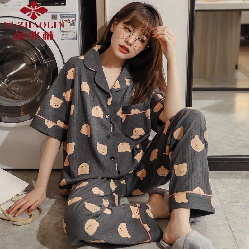 Bộ đồ ngủ pijama nữ cộc tay quần dài chất lụa Kate Thái mềm mịn màu xám đen họa tiết đầu gấu nâu xinh - CD0065