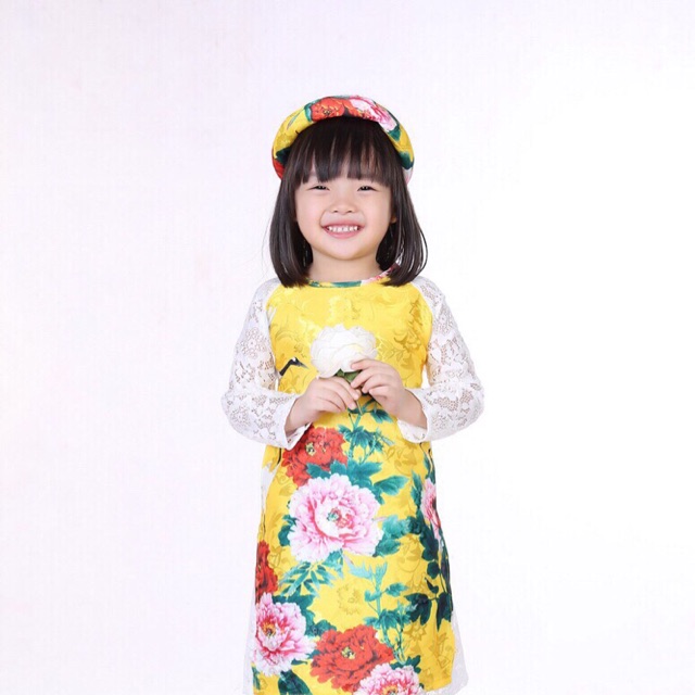 Áo dài gấm pha ren