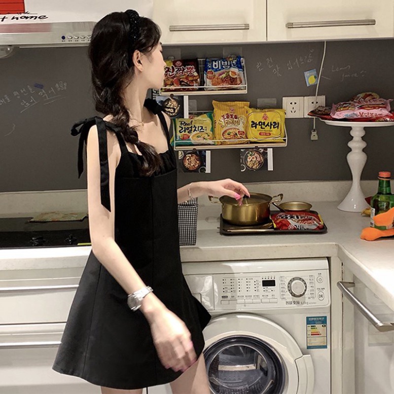 SP Hot -  VÁY THẮT NƠ VAI NHÚN NGỰC BE TRẮNG ĐEN - ĐẦM HAI DÂY BUỘC NƠ VAI HỞ LƯNG KHÓA KÉO Hàn Quốc - Sẵn
