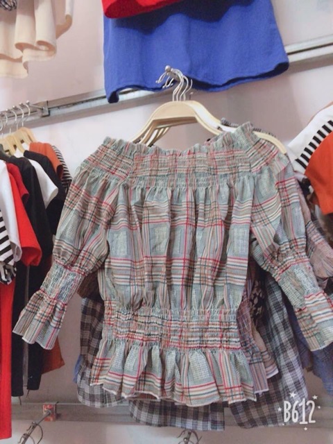 Áo trễ vai hot hit