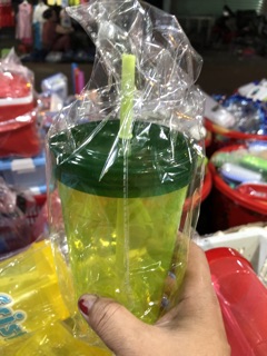 Ly nước ống hút