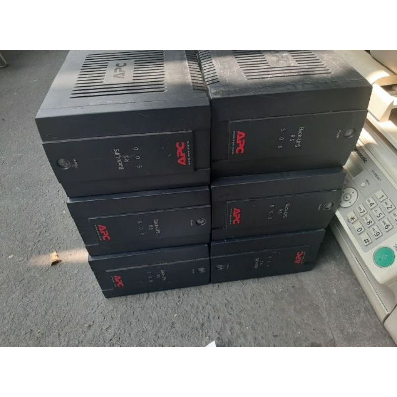 Máy kích điện, bộ lưu điện ups APC RS 500 zin sài tốt ko có bình ác quy sài hết bình mới ngắt. sóng sin chuẩn