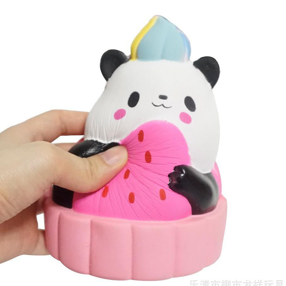 squishy bánh kem gấu trúc ôm dâu hàng to đẹp kèm bao bì