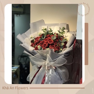 [Quà Valentine] Bó hoa sáp cao cấp 50 bông phối giấy cao cấp + lưới siêu sang chảnh. Khách HN đặt Nowship